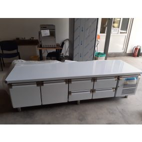 Új alátét hűtőtt munkaasztal - 2 ajtós 4 fiókos